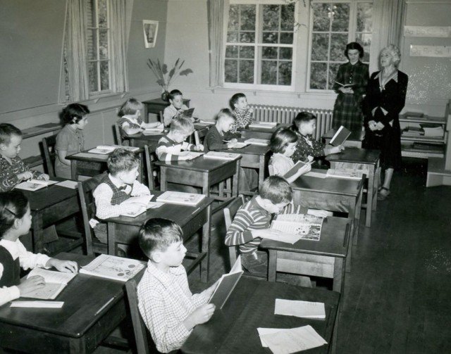 1940s Classroom