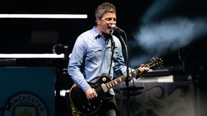Noel Gallagher Gibson Oasis Live 2025